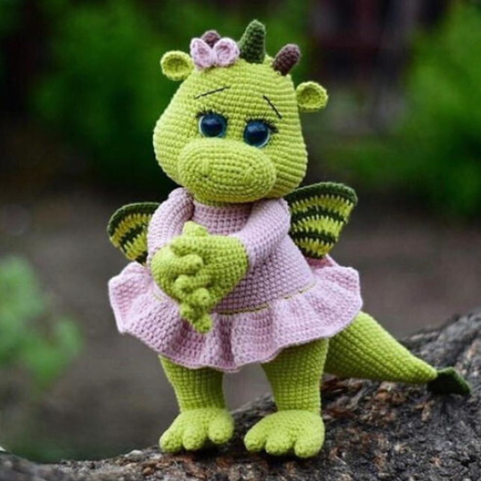 Modelo de amigurumi dinosauro
